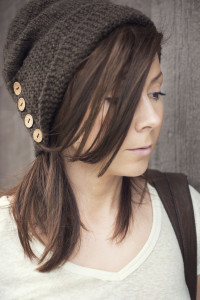 knit a hat with buttons