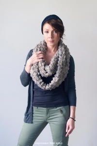 free bubbly crochet infinity scarf cowl pattern for beginners