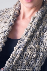 free bubbly crochet infinity scarf cowl pattern for beginners