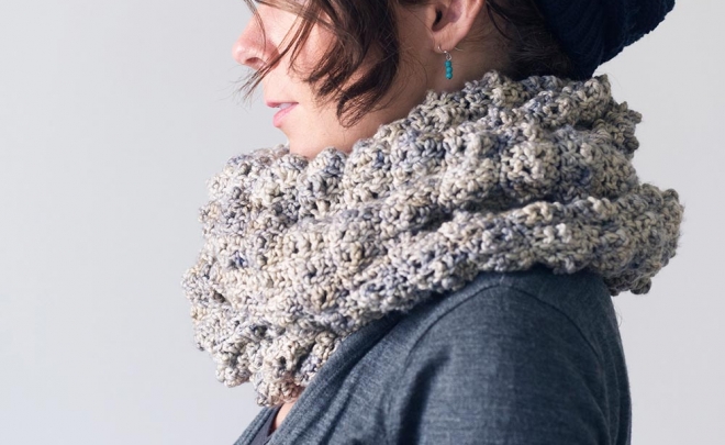 free bubbly crochet infinity scarf cowl pattern for beginners