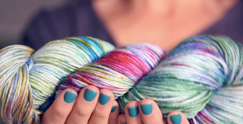 how to re - twist a hank / skein of hand-dyed yarn!