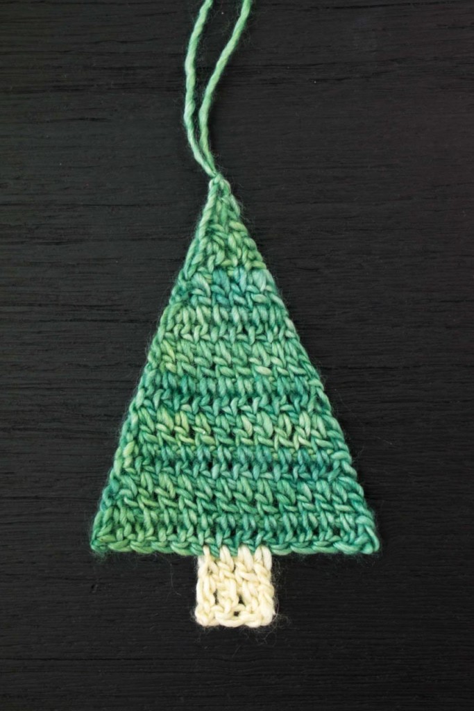 how to crochet a christmas tree ornament