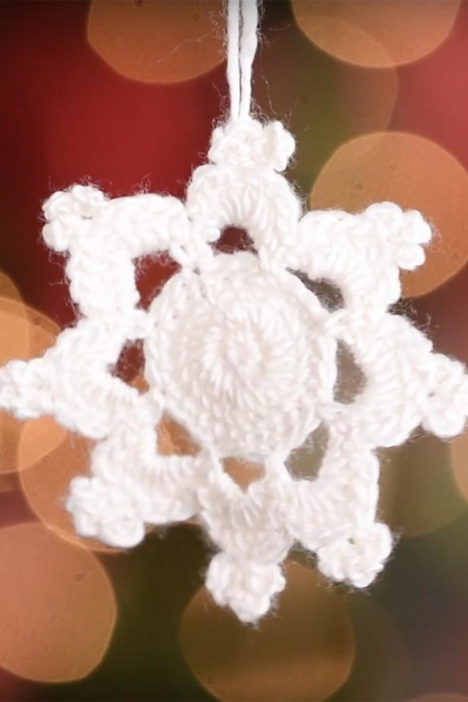 how-to-crochet-a-christmas-snowflake-ornament-video-written