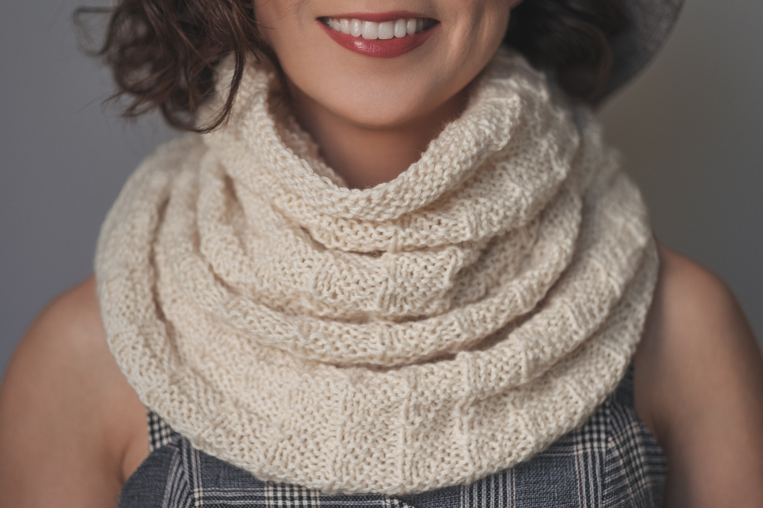 champagne cowl easy beginner free knitted cowl pattern