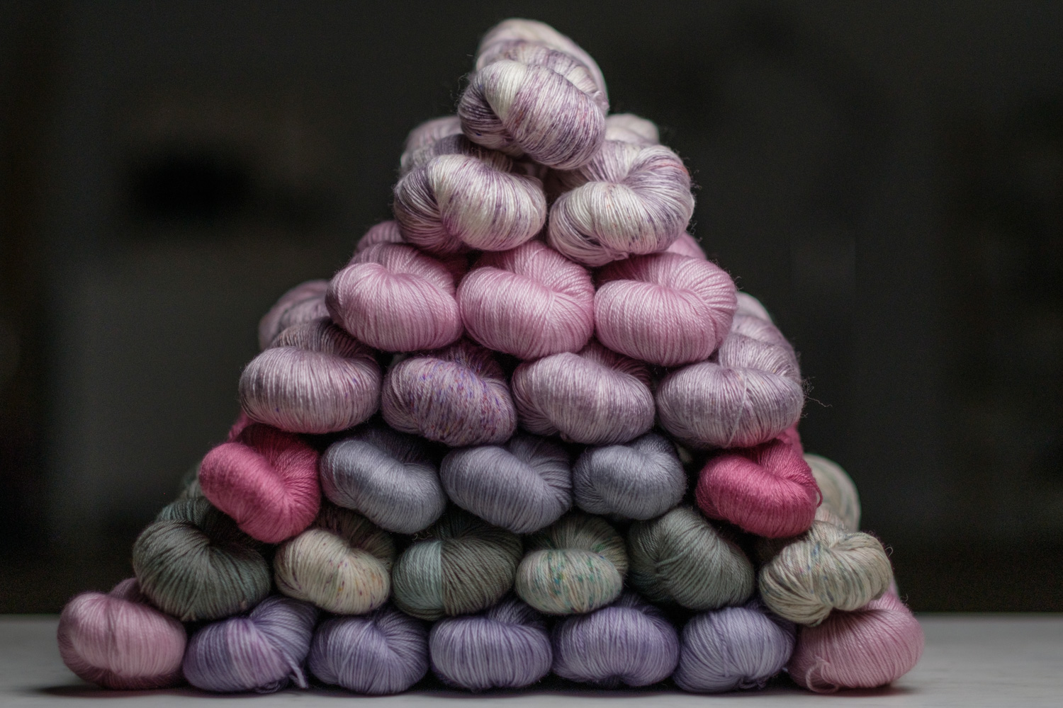 How to hand dye yarn at home with everyday materials - Dora Does